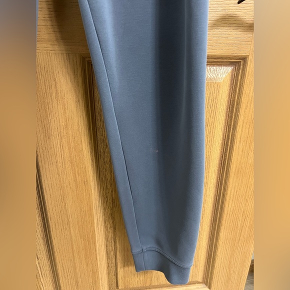 Lululemon - Picture 3 of 10